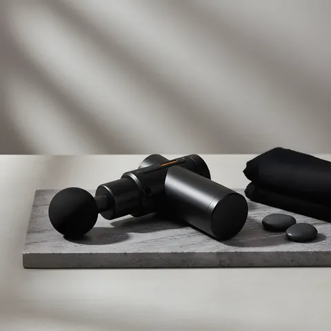 Verrekijker op tafel buiten - AI productfoto